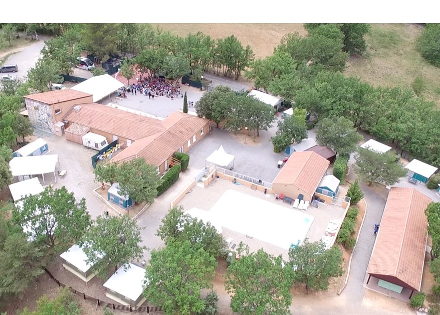 vue aérienne du centre d'hébergement de Bauduen