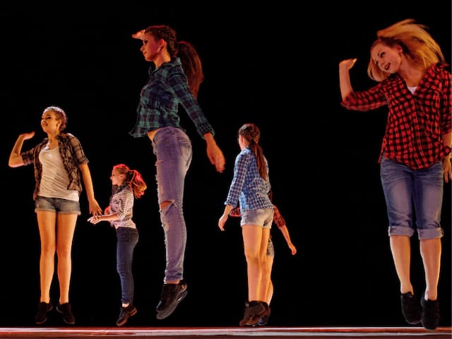 Spectacle cet été en colo de vacances Tous en scène
