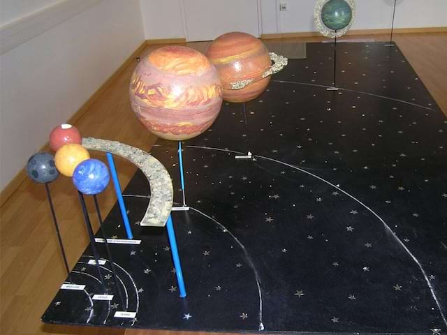 Maquette d'astronomie en colonie de vacances d'été