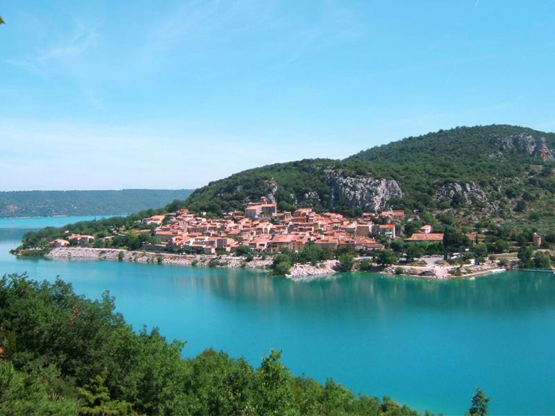 vue sur le lac sainte croix en colonie de vacances d'été