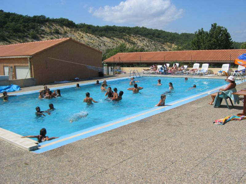 piscine de colonie de vacances d'été multiactivités 