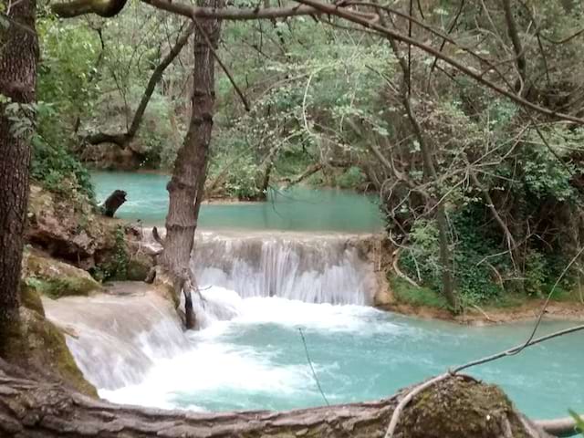 Vue sur les cascades en colonie de vacances d'été