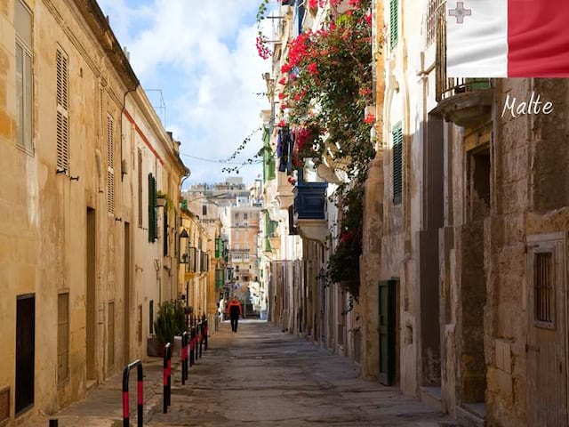 Rue de Malte en colonie de vacances d'été pour enfants et ados 