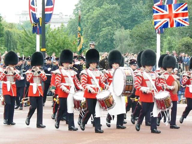 La relève de la garde de Buckingham Palace à Londres en Angleterre