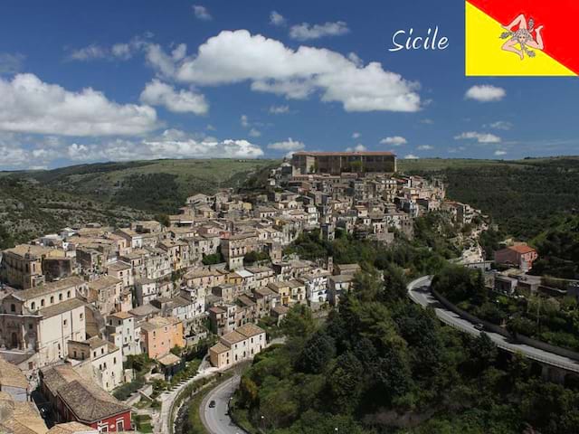 Vue sur les paysages de colonie de vacances en Sicile cet été 