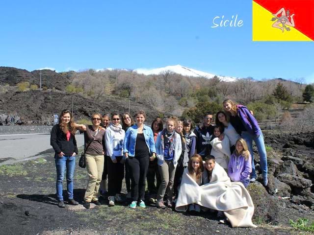 groupe d'ados en colonie de vacances en Sicile cet été 