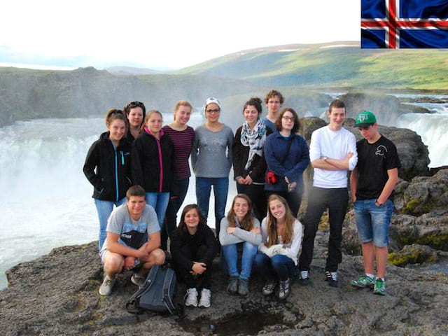 groupe d'adolescents en colonie de vacances en Islande cet été