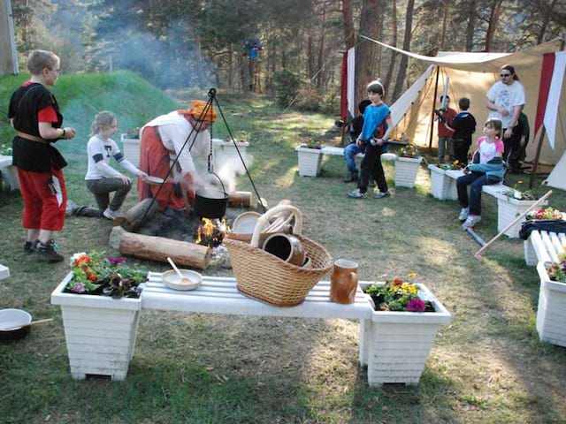 Feu de camp médiéval en colonie de vacances jeux de role été