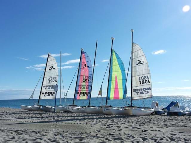 catamaran en bord de mer cet été au pradet en colonie de vacances