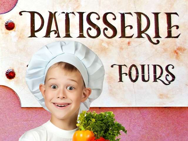 Enfant avec une toque et un tablier de cuisinier apprenant à faire la patisserie en colonie de vacances cuisine