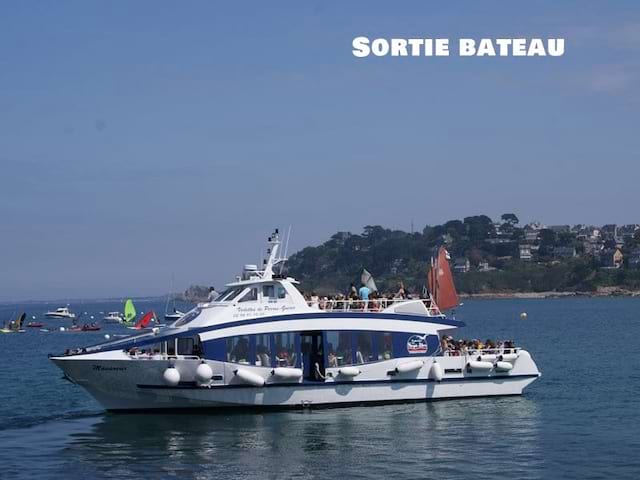 Balade en bateau en colonie de vacances d'été