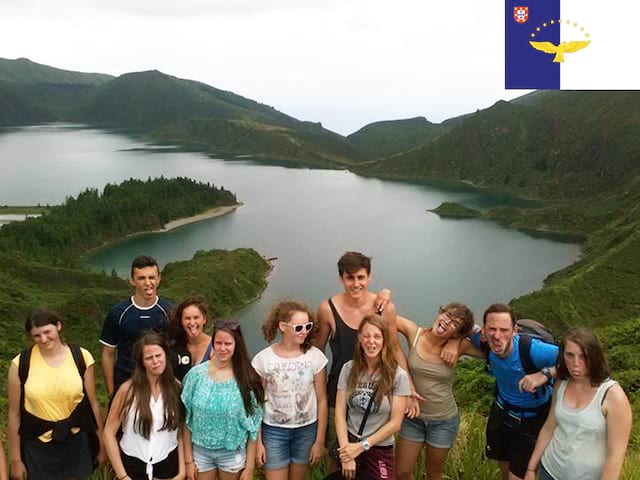 groupe d'adolescents en colonie de vacances aux açores cet été pour ados