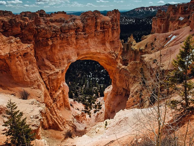 Adolescents visiter le Bryce Canyon en colonie de vacances en californie cet été