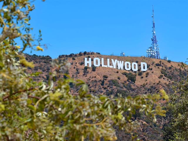 Pancarte Hollywood en colonie de vacances cet été aux etats unis