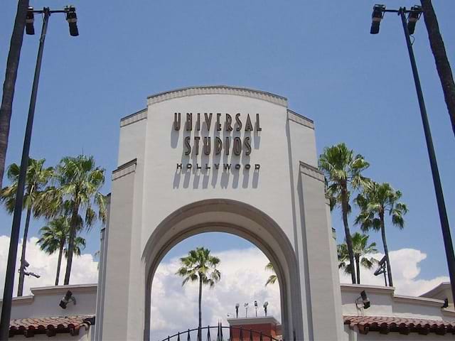 Batiment des studios paramount à Hollywood cet été en colonie de vacances pour ados