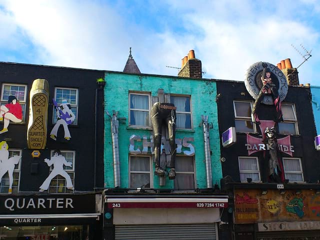 Rue du quartier de Camden Town à Londres en Angleterre 