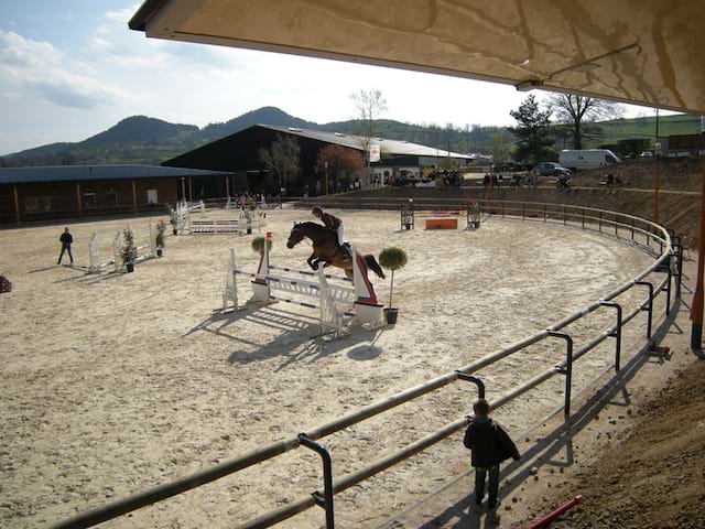 centre équestre pour le stage sportif d'équitation cet été