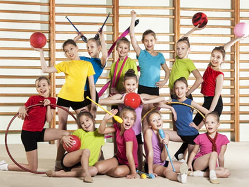 enfants en stage sportif de gymnastique 