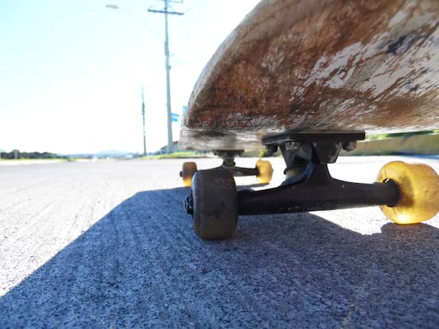 Planche de skateboard en colonie de vacances et stage sportif d'été