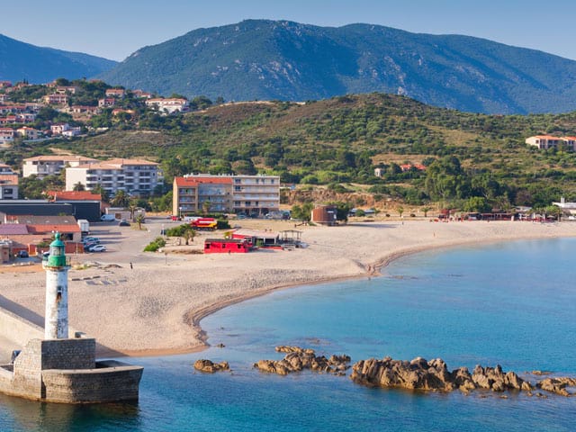 Vue sur les plages de corse en colonie de vacances en corse cet été