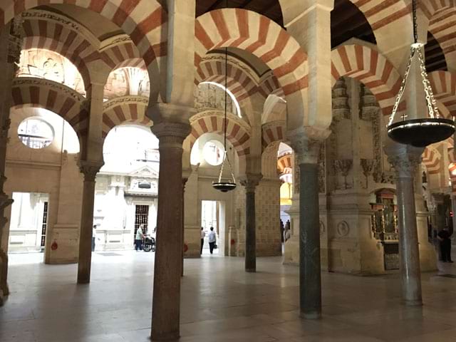 Visite de la mezquita de Cordoue en colonie de vacances pour ados en Espage