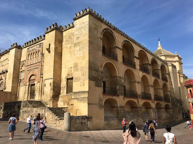 monuments espagnols durant une colonie de vacances pour ados en espagne cet été