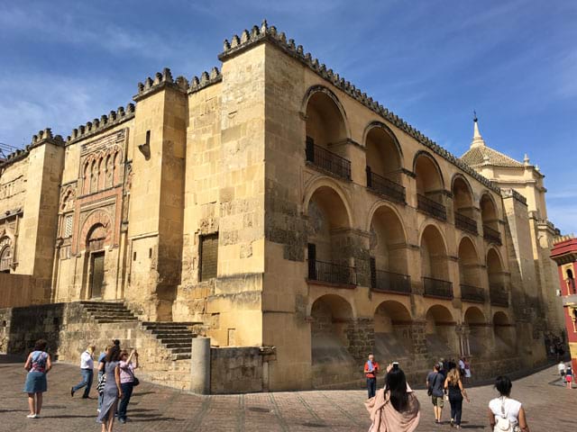 monuments espagnols durant une colonie de vacances pour ados en espagne cet été