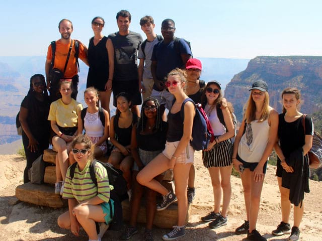 Groupe d'ados en californie cet été en colonie de vacances