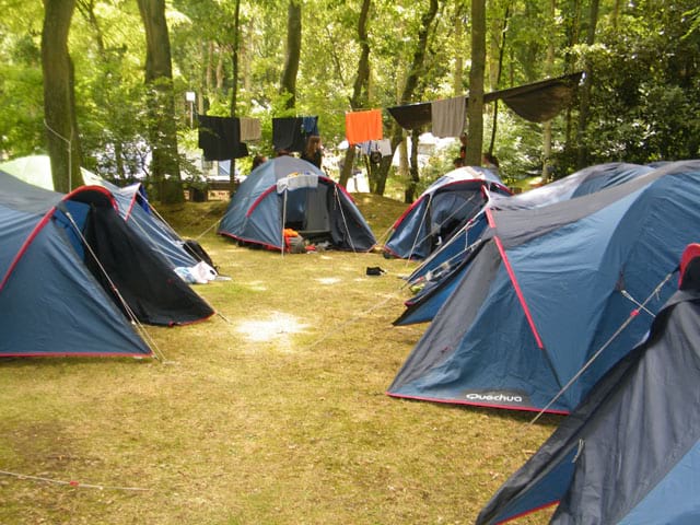 Campement pour adolescents en voyage itinérant en Europe cet été