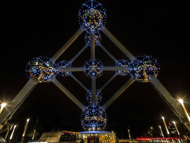 Atrium en Belgique vu de nuit en colonie de vacances cet été pour ados