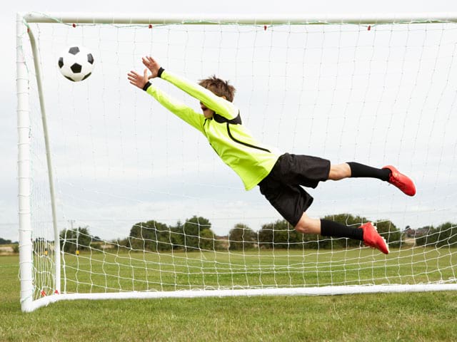 goal de stage sportif de football cet été pendant les vacances scolaires