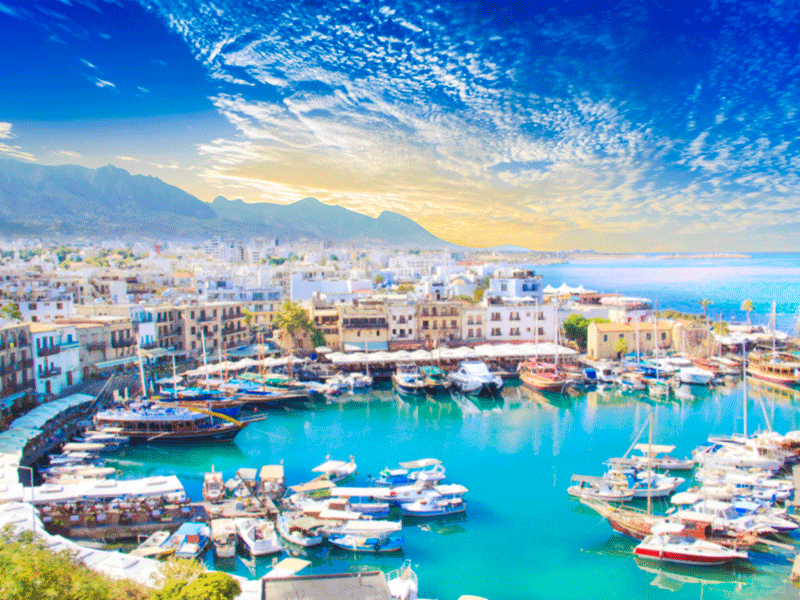 Port de Chypre en colonie de vacances itinérante pour ados