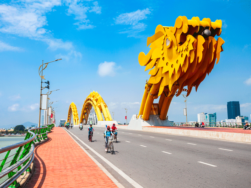 Pont du dragon visité en colonie de vacances au vietnam cet été par des ados