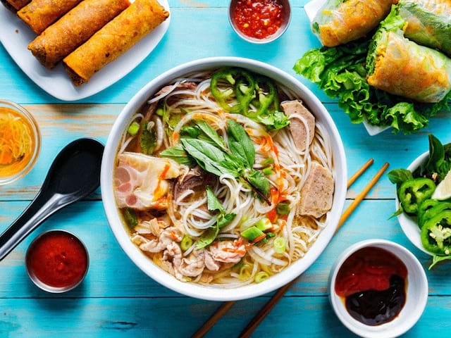 Plat typiquement vietnamien en colonie de vacances au vietnam cet été