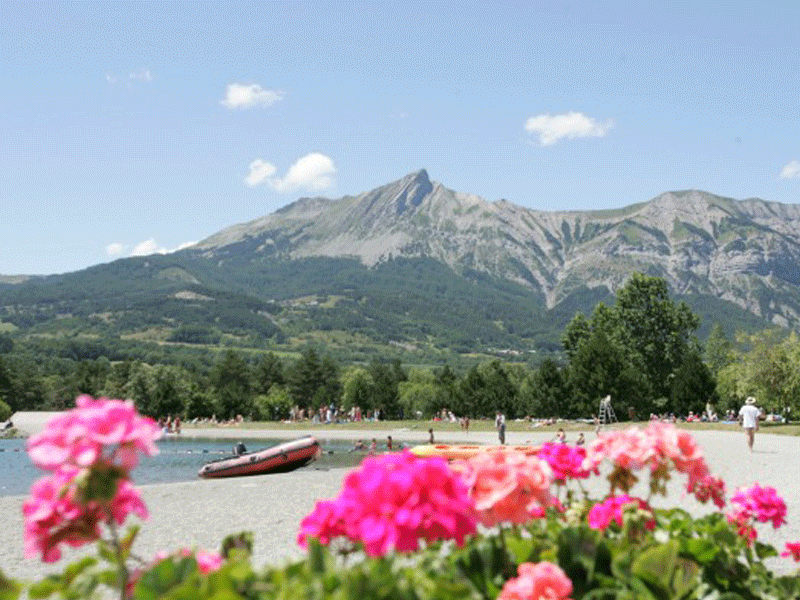 vue sur un paysage de montagne en colonie de vacances pour ados 