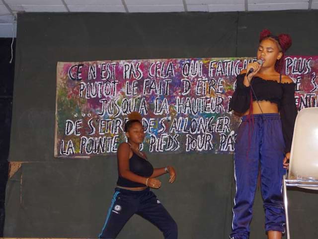 Spectacle de chant et de danse de la colonie de vacances