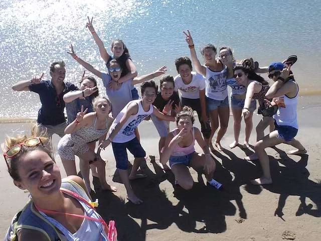 Photo groupe ados bord de de mer