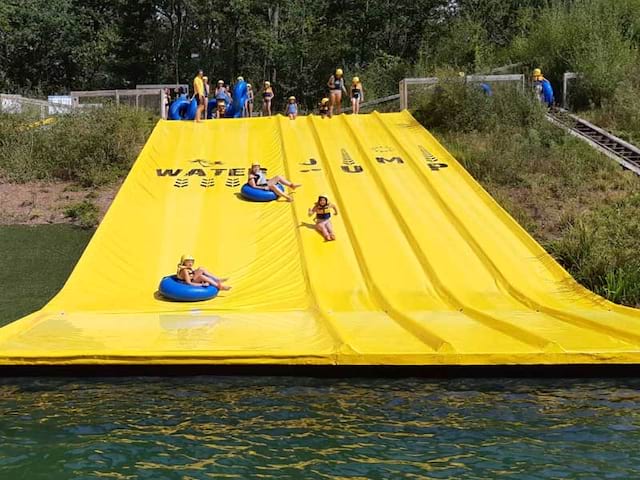 Glissades toboggan en bouée l'été