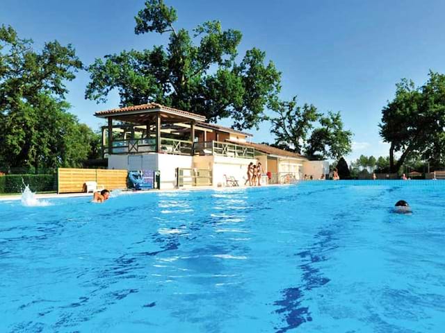 Piscine de colonie de vacances d'été pour enfants