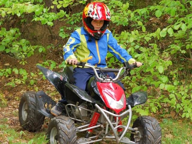 Activité quad durant la colonie de vacances en Aveyron