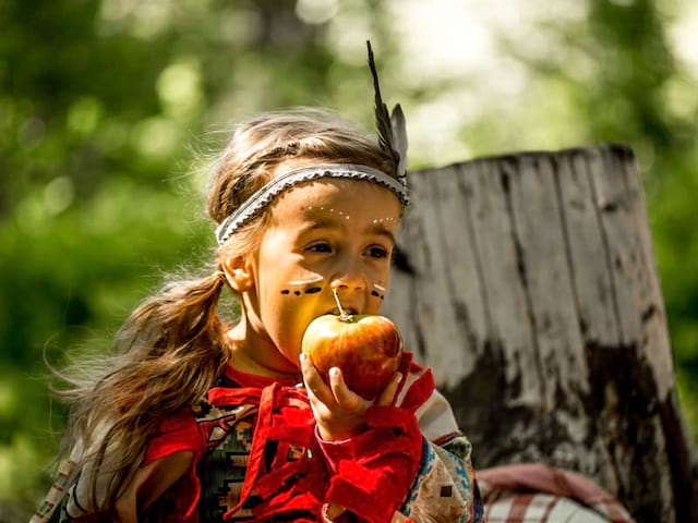 Enfant en colonie de vacances indiens