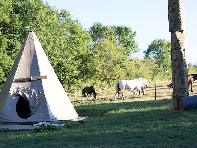 Un Tipi en colonie de vacances Far West