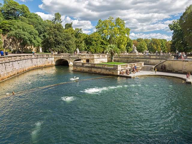 Les Jardins de la Fontaine à Nîmes, en été