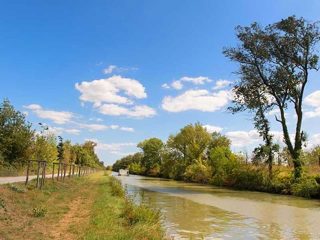 Le canal du Midi en été