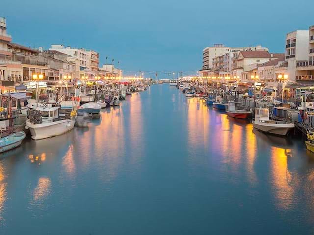 Port de Palavas-Les-Flots en pleine soirée d'été 