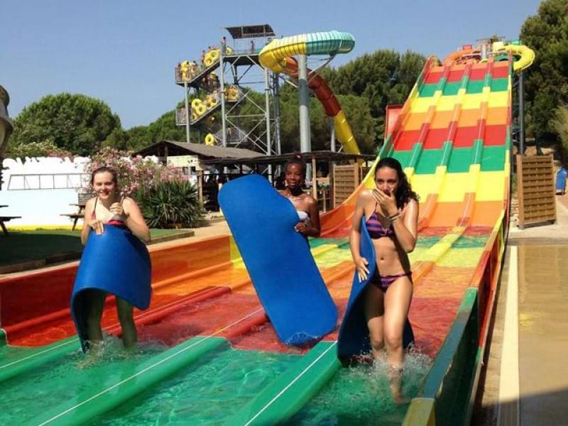 Ados à Wave Island en colo cet été