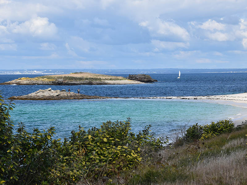 Joli paysage breton avec vue sur la mer, observé lors d'une colo de vacances itinérante en Bretagne cet été