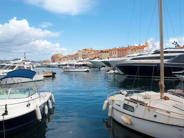 Port de Saint-Tropez en été