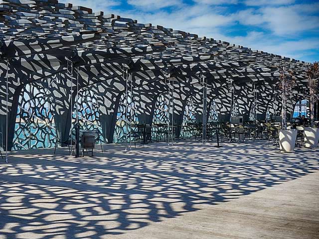 Terrasses du MUCEM de Marseille en été