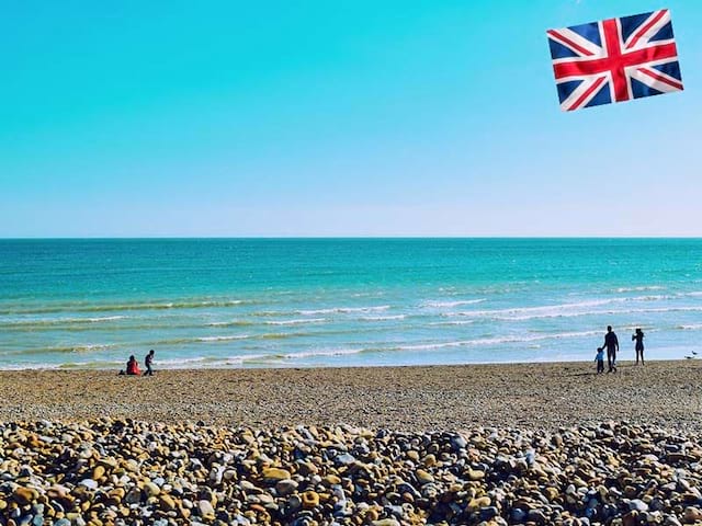 Plage de galet à Brighton en Angleterre